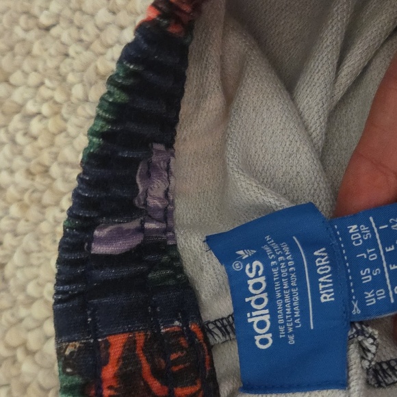 Adidas Rita Ora Set  Tee Vibrant Floral Design And Pants - Picture 15 of 15